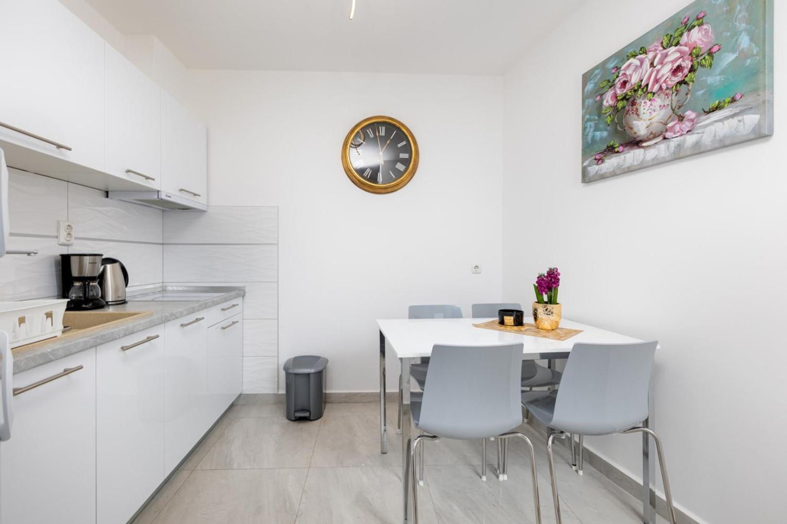 Apartments Tea Малинска Экстерьер фото